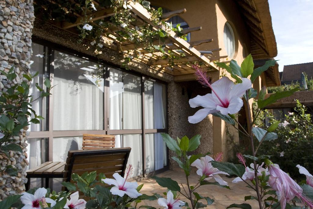 Le Petit Village Boutique Hotel & Spa Kampala Exterior foto